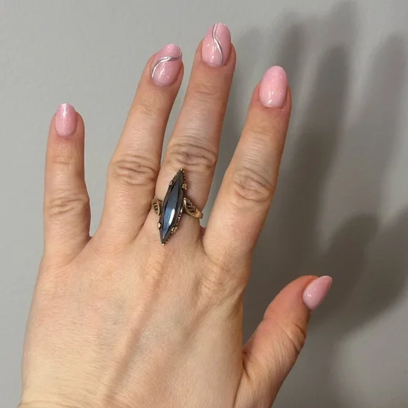 Vintage 10K Yellow Gold Hematite ‘Alaskan Diamond’ Ring, size 6 - Picture 9 of 10